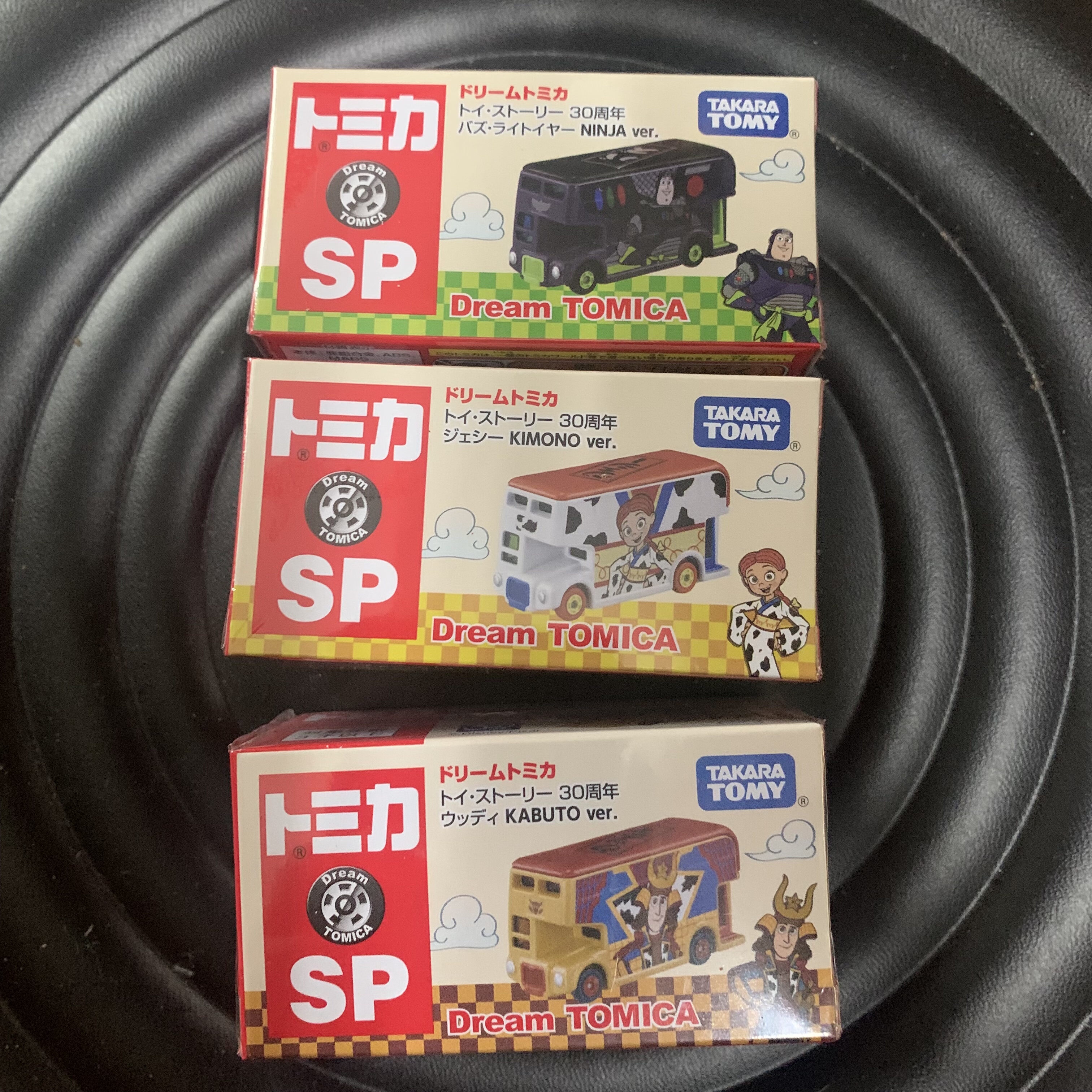 多美卡玩具总动员30周年限定款巴斯光年忍者款巴士合金车模