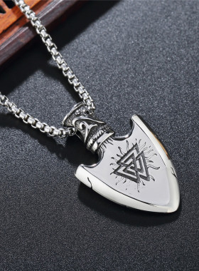 时尚风钛钢复古盾牌项链吊坠