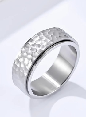 时尚钛钢男女戒指 INS中性冷淡捶打蜂窝纹可旋转动解压钛钢戒指