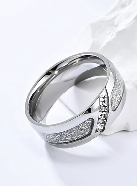 时尚钛钢戒指 百搭时尚镶方钻银丝雾凇男式钛钢戒指指环