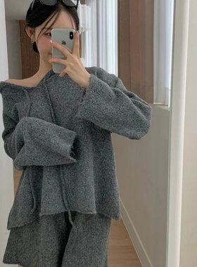 花灰色高级显瘦时尚简约松弛感针织连帽衫毛衣+短裤女两件套韩版