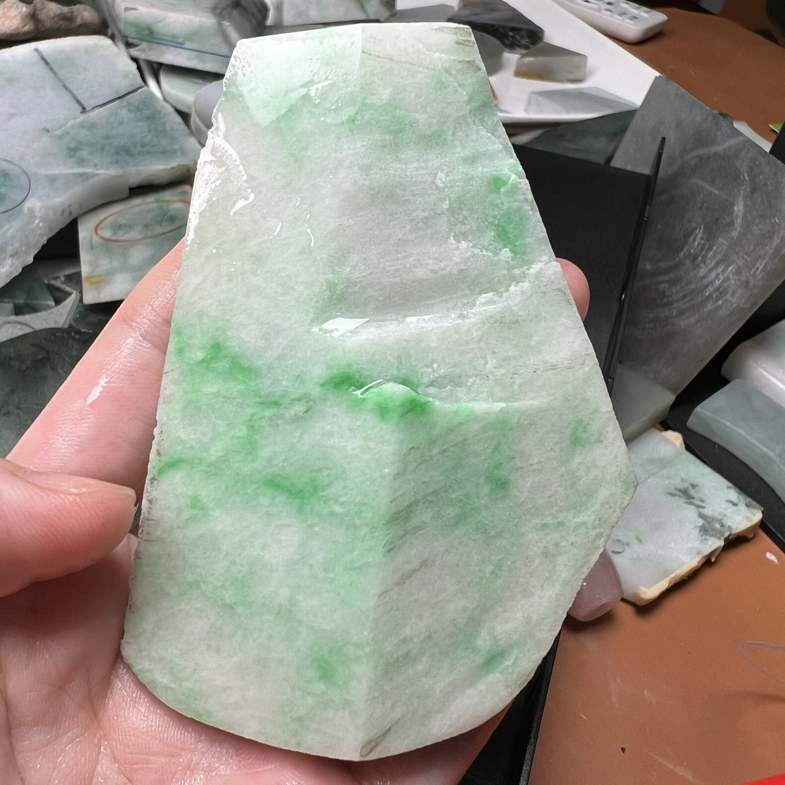 缅甸天然玉石原石翡翠边角料纯天然毛料翡翠片料雕刻