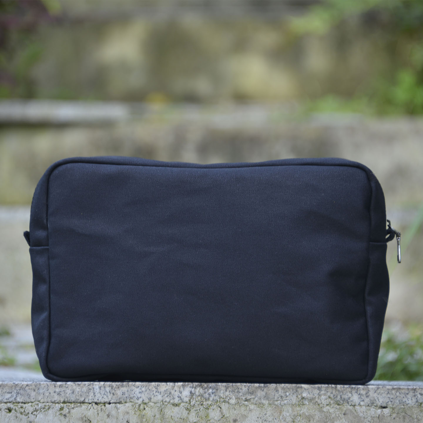 重磅厚硬帆布小方包 黑色斜挎手拿男女通用 uivy原创设计