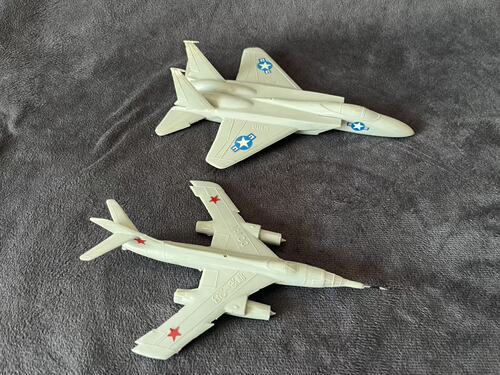 正品70年代苏军雅克28美军F15战机模型塑料敌我识别飞行教具