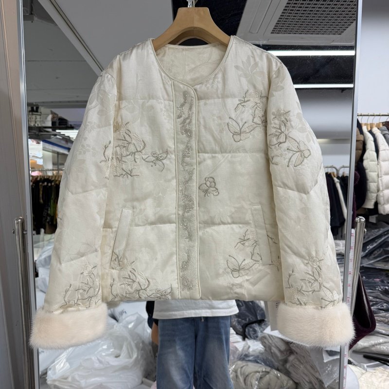 新中式女装鹅绒羽绒服2025年冬装新款袖口水貂毛装饰保暖显瘦洋气,女装/女士精品,羽绒服,淘宝优惠券,粉丝福利购,淘宝优惠卷