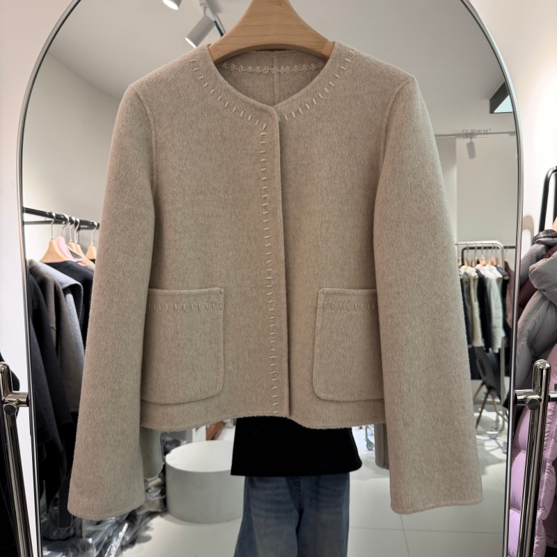 2025年秋冬新款流行女装短款手工双面羊绒大衣外套圆领长袖暗扣潮