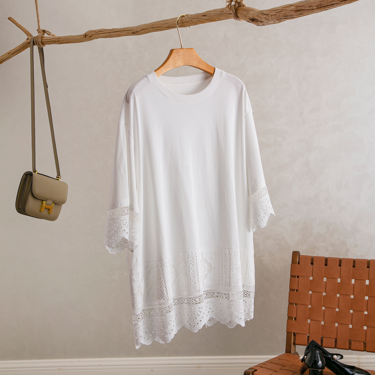 松身下摆拼接定位棉布刺绣T恤