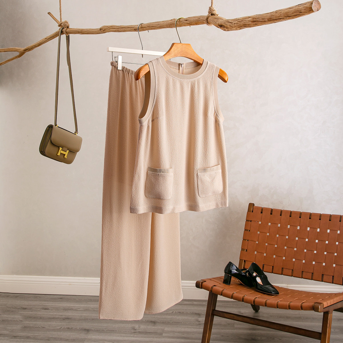 肌理感无袖上衣+松紧阔腿裤套装