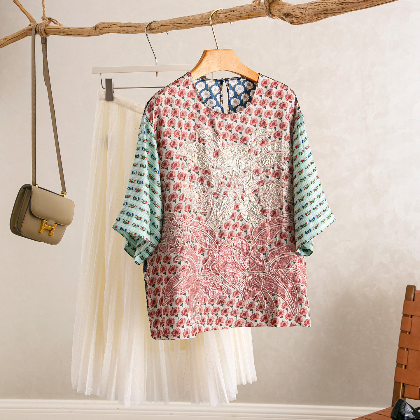 花卉刺绣撞色拼接宽松显瘦上衣