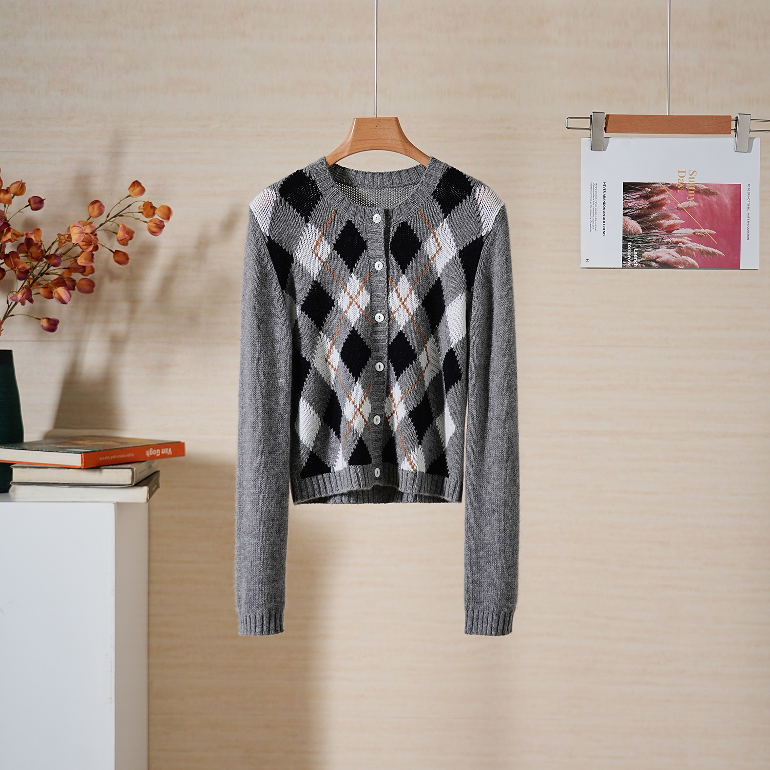 复古拼色菱格圆领单排扣羊绒衫