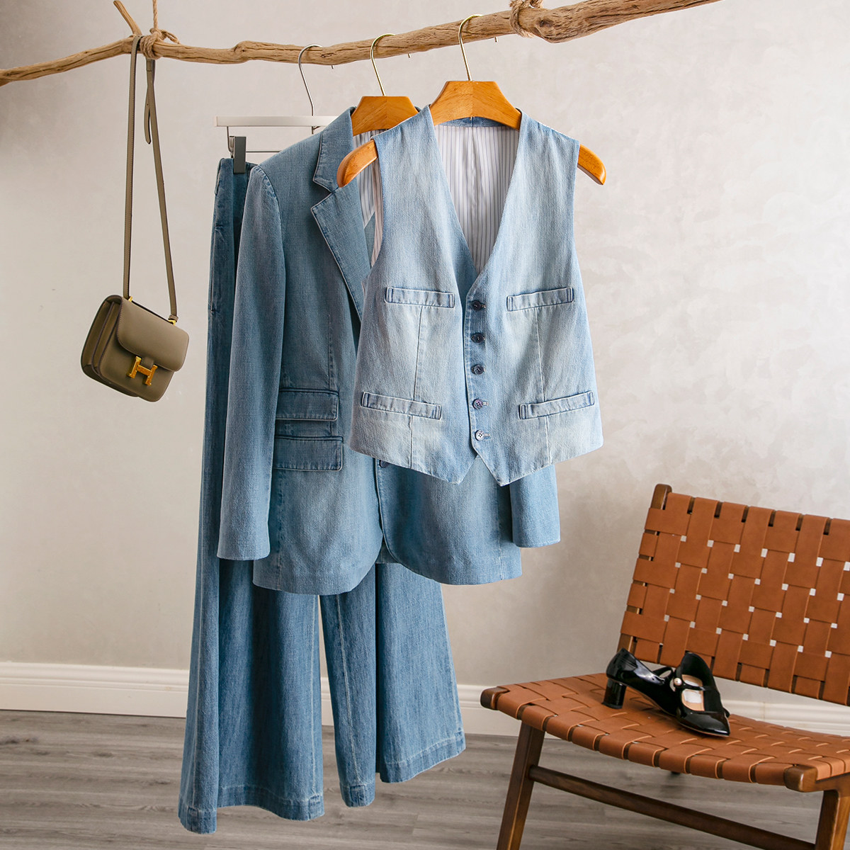 复古牛仔蓝外套+马甲背心+牛仔裤