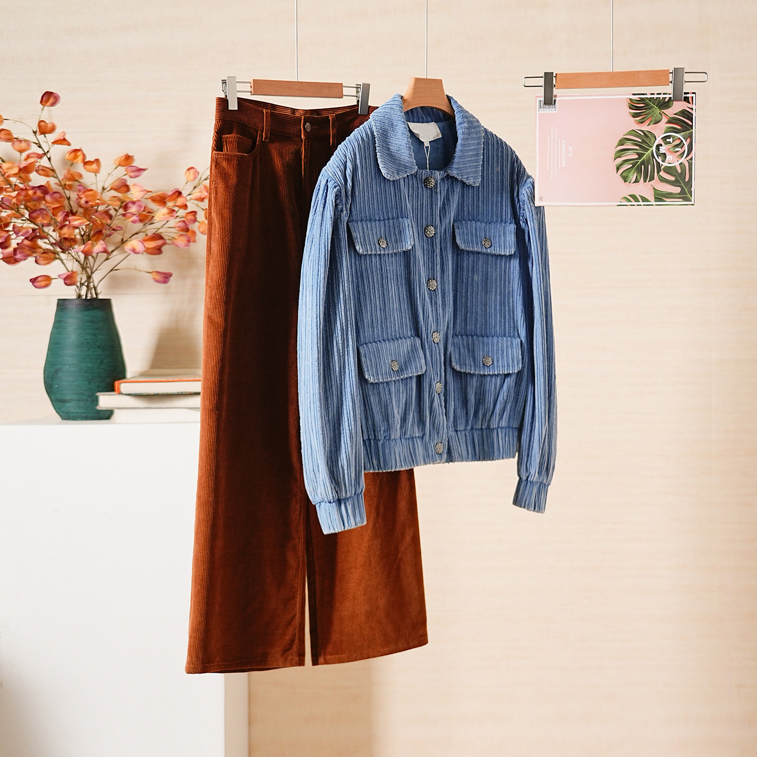 小香风灯芯绒翻领四口袋短夹克