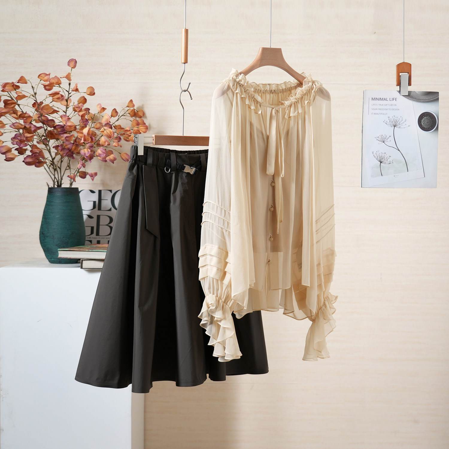 YongLeap柜品春夏新品法式手工花边领灯笼袖飘逸真丝两件套上衣