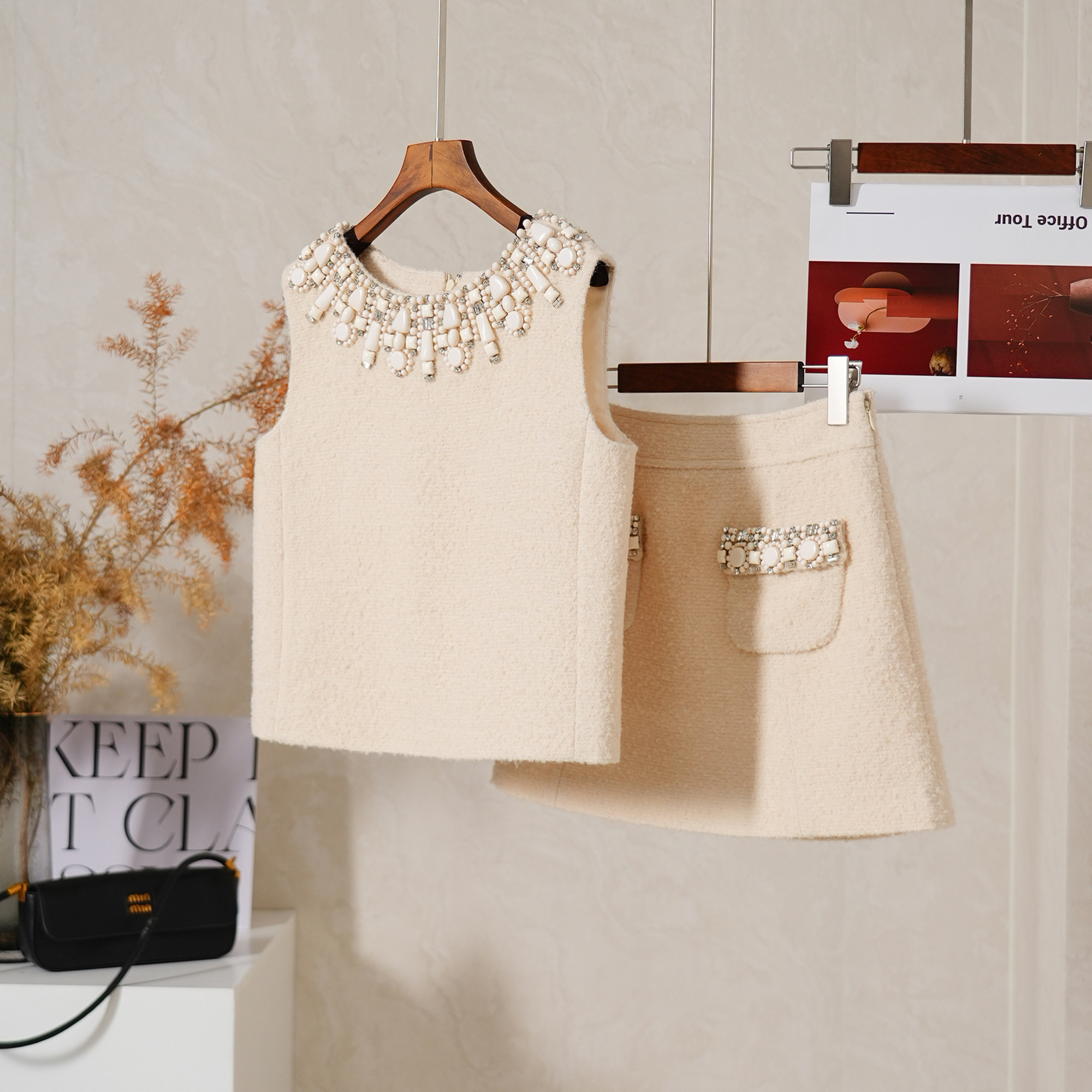 钉珠无袖上衣+A型毛呢半裙套装