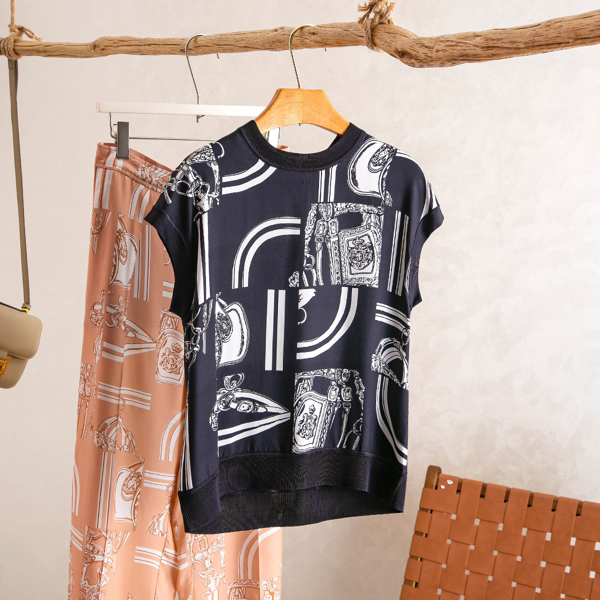 链条印花拼针织圆领套头百搭上衣