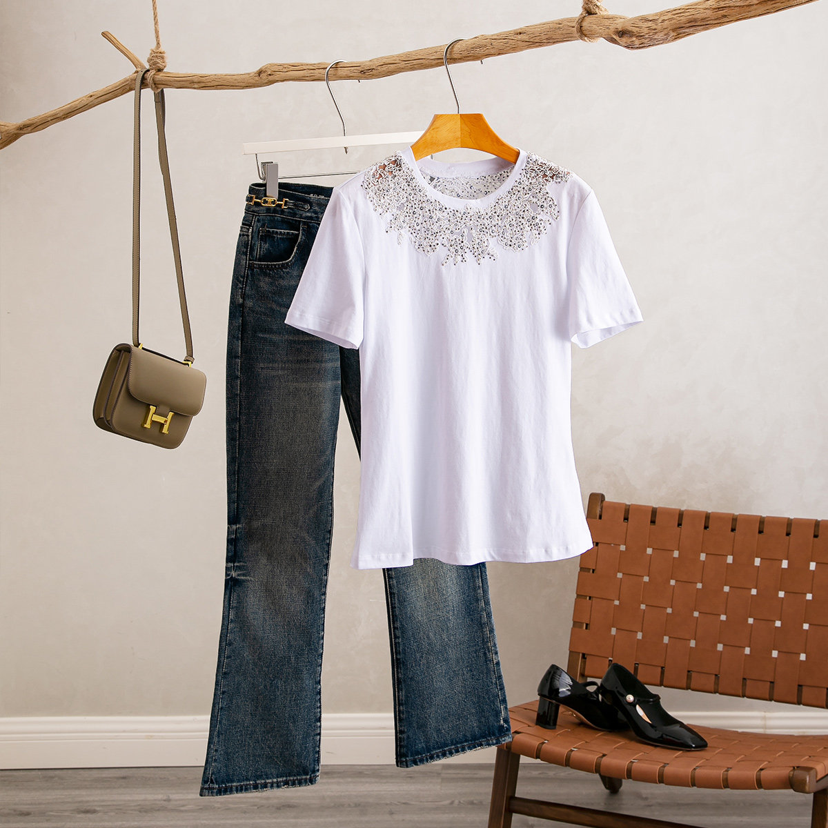圆领百搭刺绣重工钉珠短袖T恤