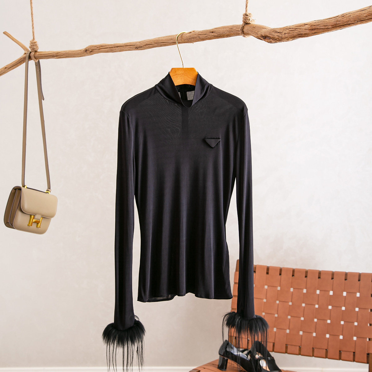 弹力打底衫袖口拼鸵鸟毛上衣