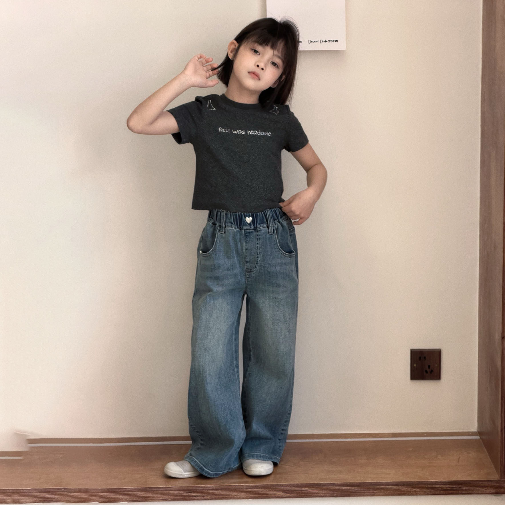 女童直筒牛仔裤薄2026春装简约百搭休闲长裤小学生初中生裤子洋气