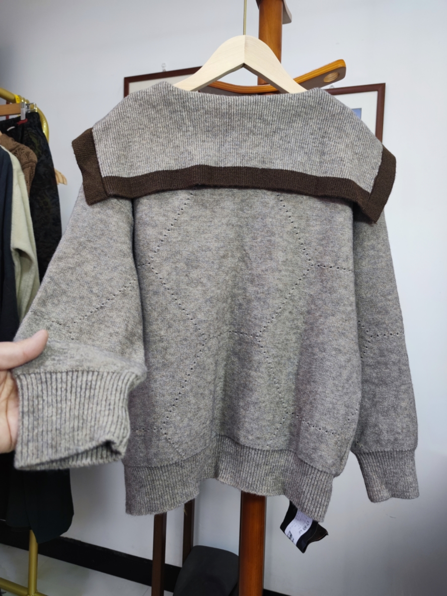 娃娃领设计感立体花朵毛衣