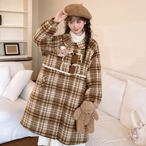 森女部落甜美风设计感娃娃领毛呢外套女新款中长款宽松格子大衣冬
