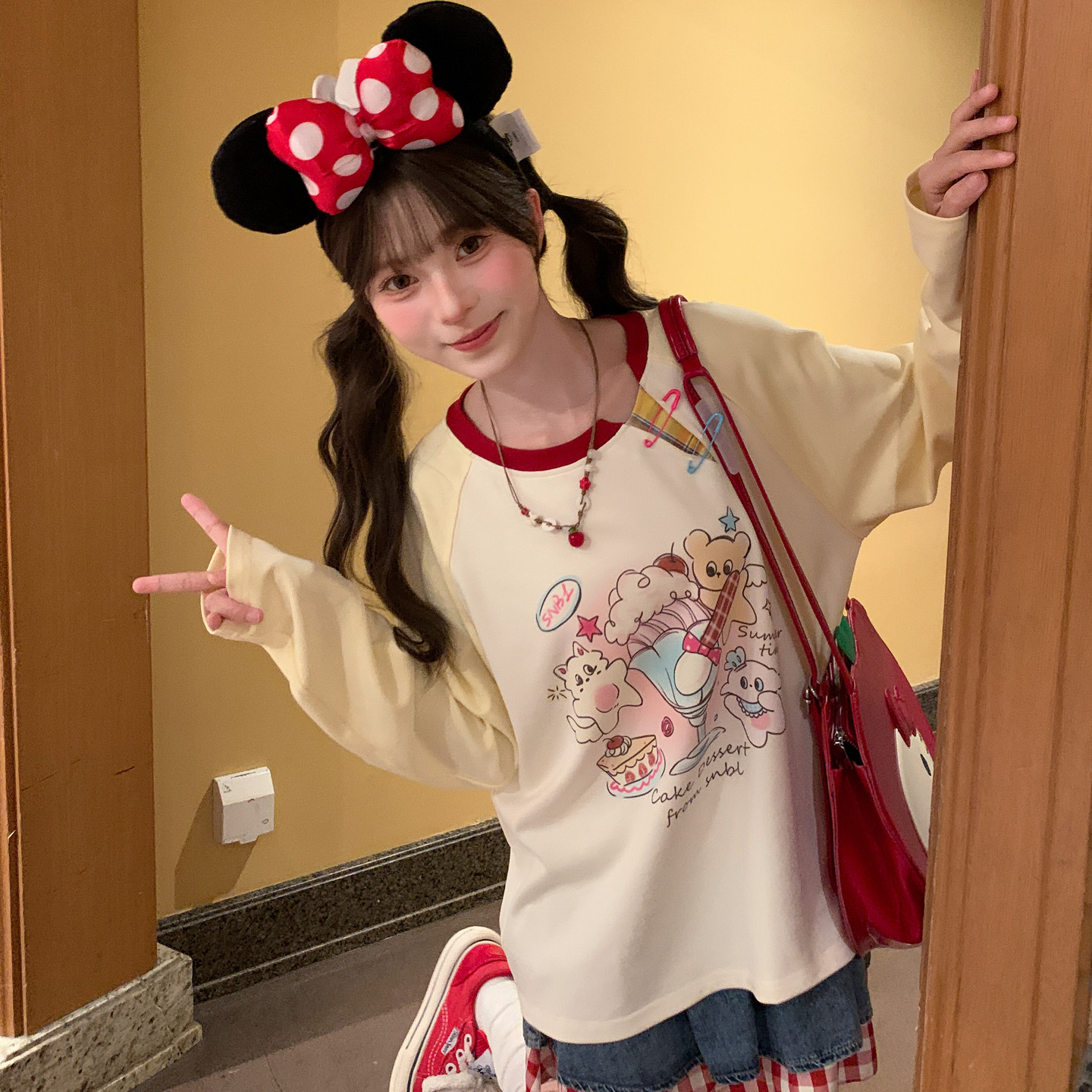 森女部落宽松长袖T恤女2026新款撞色领口别针可爱小熊印花上衣秋