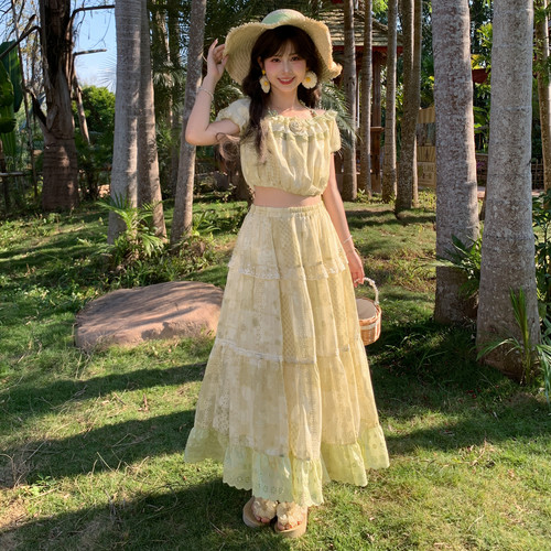 森女部落原创度假穿搭甜美拼接设计感套装挂脖上衣高腰半身裙女夏