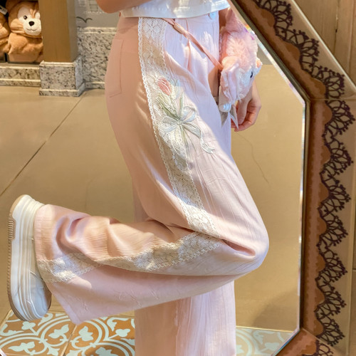 森女部落原创郁金香刺绣蕾丝拼接多巴胺闺蜜休闲裤粉色皱感裤子夏