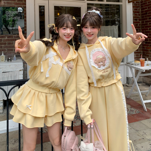 森女部落甜美风纯色连帽短款卫衣女新款小熊刺绣设计感宽松上衣春