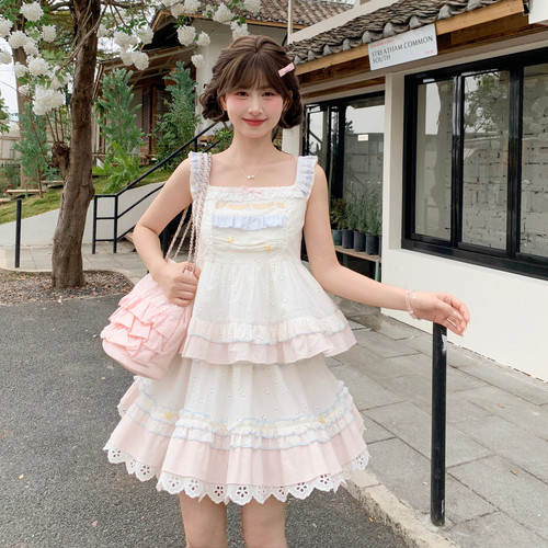 森女部落粉彩风镂空刺绣设计感吊带女2026新款套装撞色蛋糕裙夏季