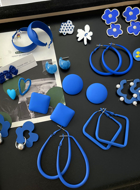 克莱因蓝色系爱心复古圈圈耳环2026年新款潮高级感无耳洞耳夹女