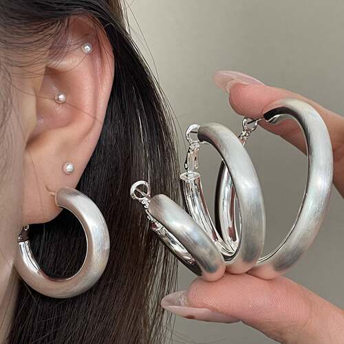 欧美时尚拉丝空心粗圈耳环多尺寸日常通勤耳环通勤高级感大圈耳饰