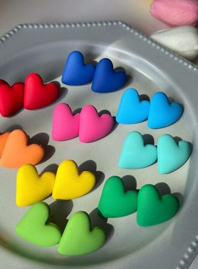 2026年新款潮夏季温柔蓝色雾面显肤白爱心耳环女桃心耳钉夹无耳洞