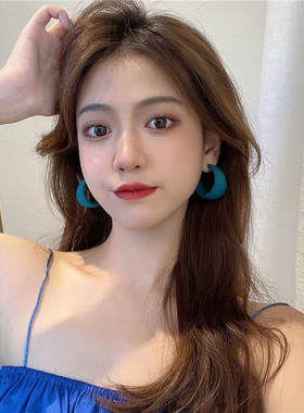 深雾霾蓝色宽C形耳环欧美气质百搭显脸瘦耳圈个性圆形耳夹耳钉女