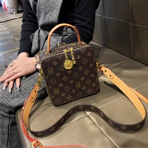 香港正品代购新款真皮斜挎包女士时尚通勤手提包质感单肩小方包女
