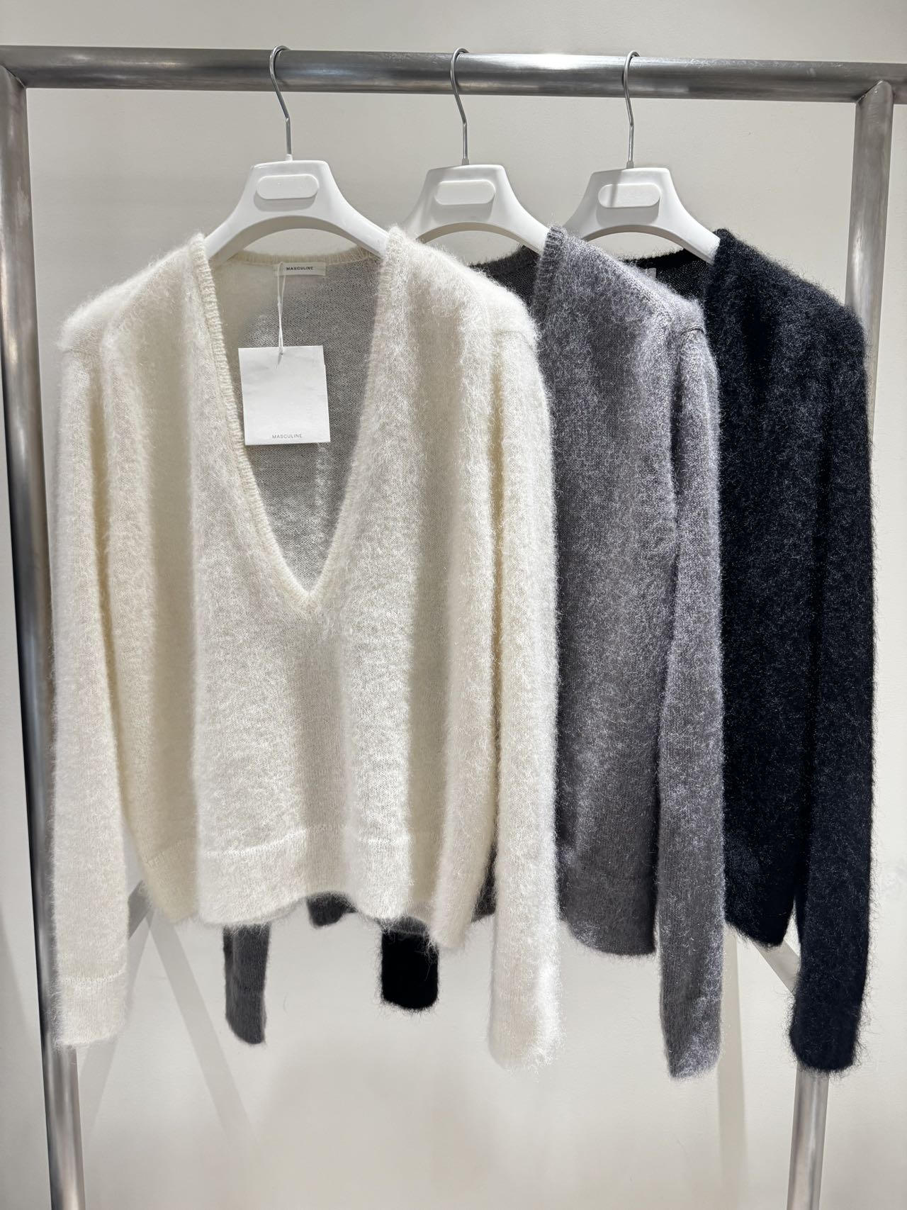 现 25冬季新款韩国东大门MASCULINE纯色深V领羊毛针织毛衣女