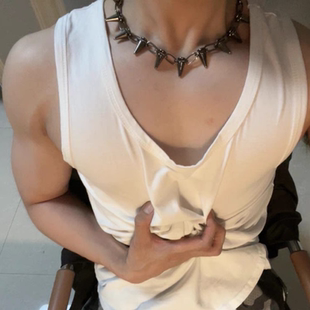 男生铆钉项链体育生性感合金锁骨链型男潮男铆钉颈环黑色项圈
