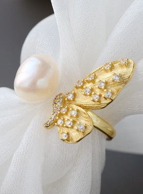 银宸首饰 女士925纯银戒指镶天然巴洛克珍珠时尚镀金蝴蝶开口戒子