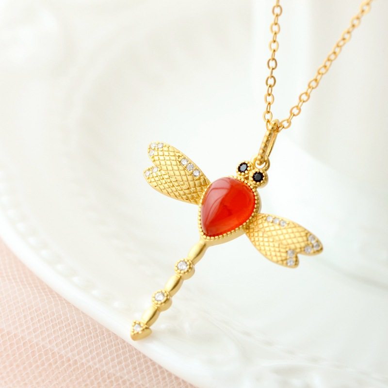 银宸首饰 镶嵌天然南红玛瑙镀金小蜻蜓吊坠 时尚轻奢925纯银项坠