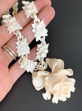 国内现货珍贵材质白色材质浮雕玫瑰花项链