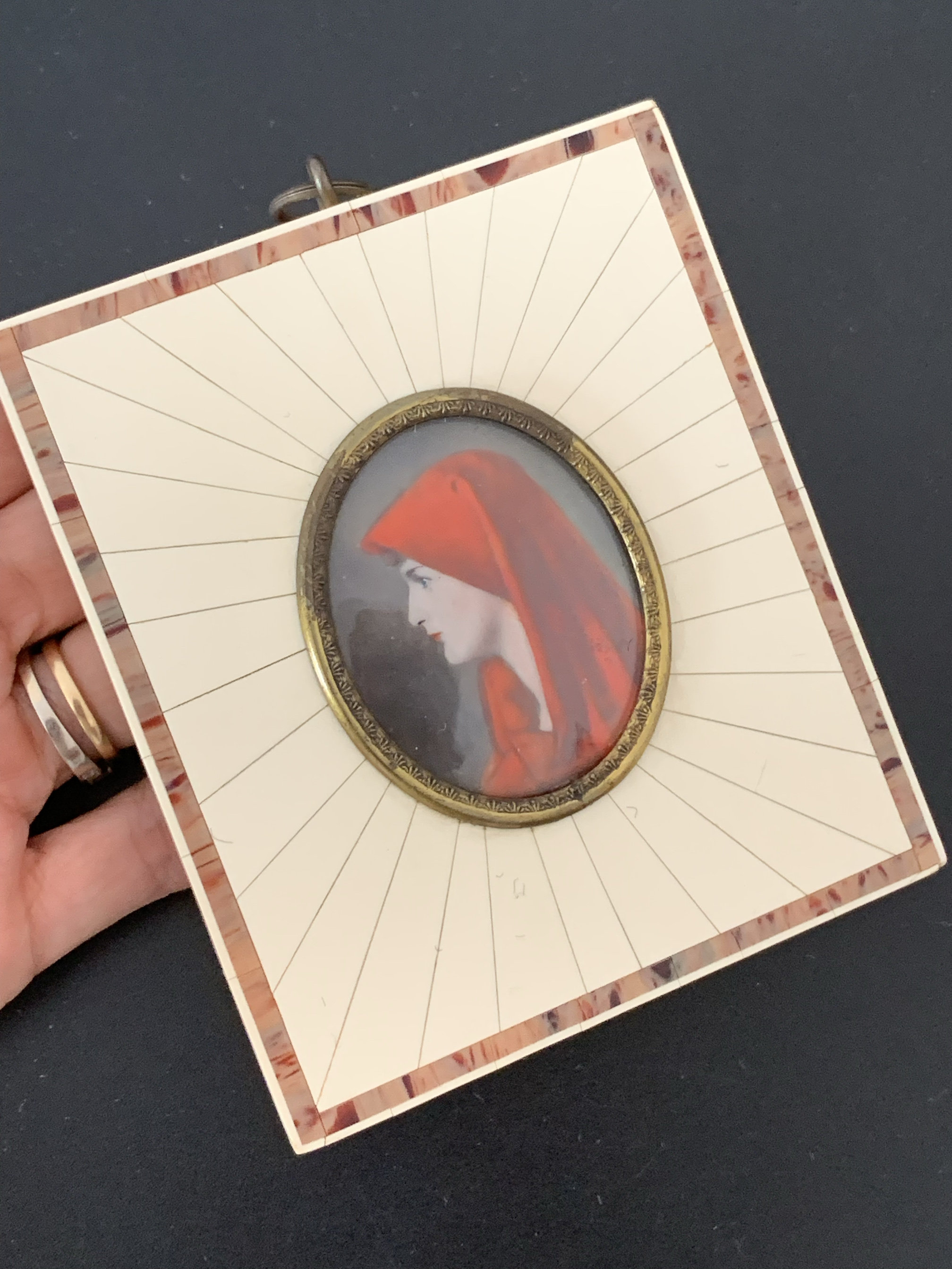 国内现货Artedco珍贵材质手绘人物肖像画挂件