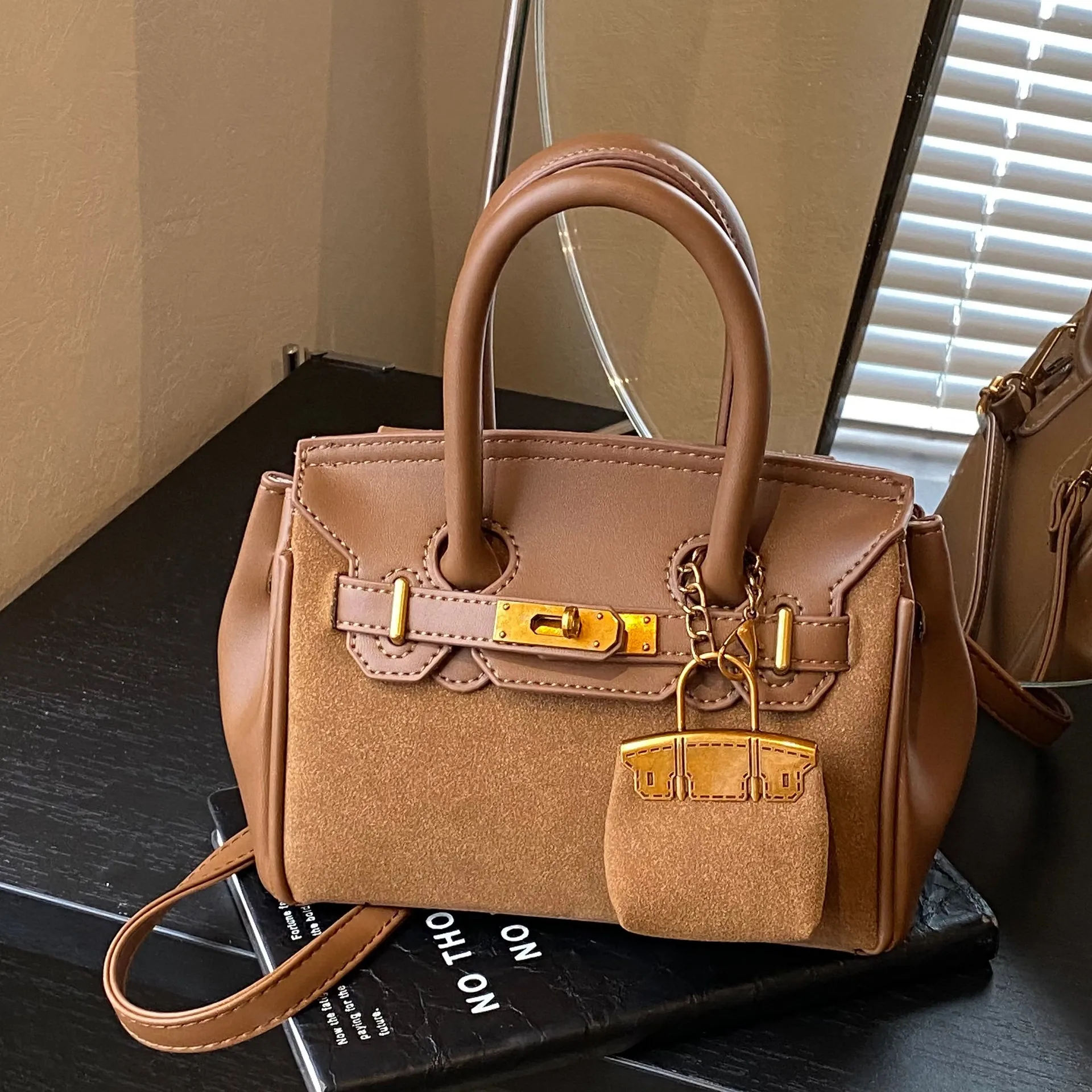 感复古小包包女新款秋冬季百搭斜挎包时尚休闲手提铂金包,箱包皮具/热销女包/男包,小方包,淘宝优惠券,粉丝福利购,淘宝优惠卷