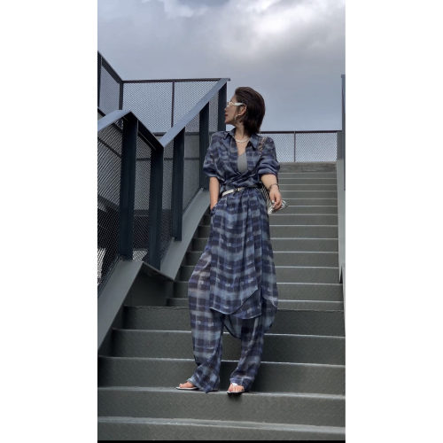 王火火&设计师夏季小众透气显瘦女士格子时尚套装 28HH0346