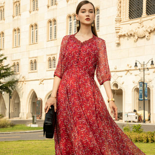 真丝连衣裙女2024年春夏季新款度假中长款桑蚕丝V领收腰印花A字裙