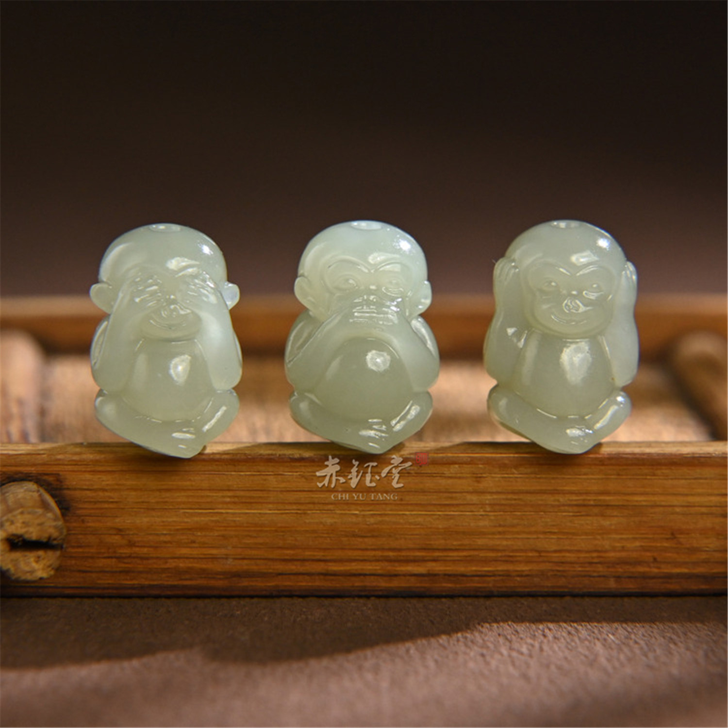 和田玉三不猴挂件鸭蛋青玉散珠