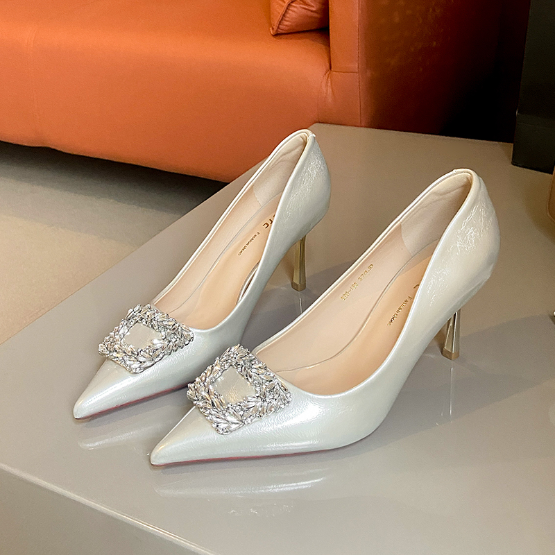 金色细跟高跟鞋女2025新款水钻性感浅口套脚单鞋法式漆皮女鞋百搭