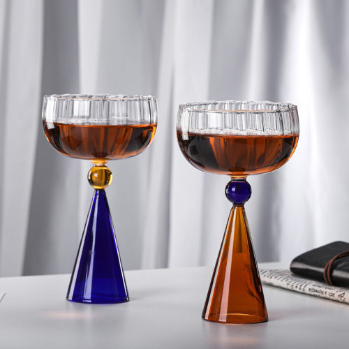 Glass red wine glass, high footed glass, champagne glass杯子