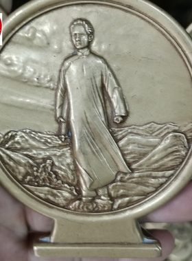 古玩红色民俗收藏黄亮黄铜毛桌面摆件长衫雨伞