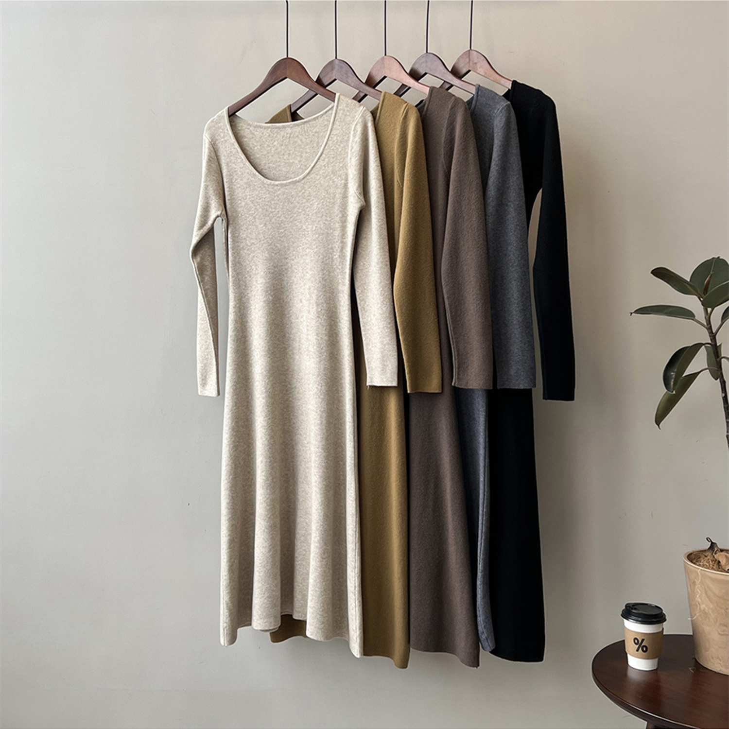 纯色U领毛衣长袖连衣裙女