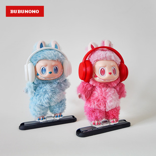 这也太好玩了～车内的labubu公仔固定支架拉布布车载摆件装饰轨道