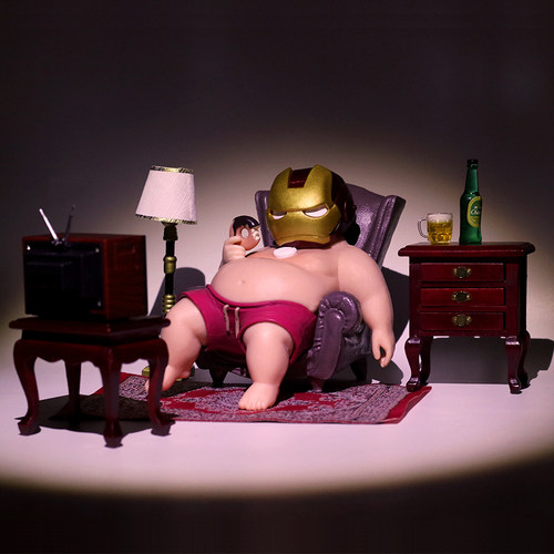 漫威钢铁侠手办模型车载中控台个性公仔摆件电脑机箱桌搭装饰品男